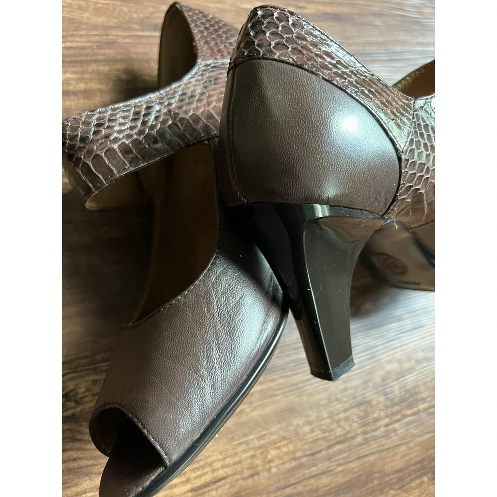 Sofft Women's Mary Jane Pumps Size 10 M Leather Upper Lining‎ &Socks Open Toe Br
